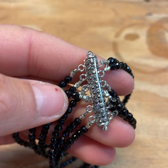 Woman’s black sparkly beaded bracelet - Picture 5 of 8